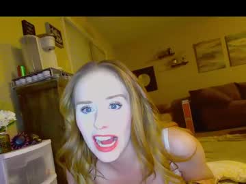 girl
        rayofsunshine_21 cam image #3388952