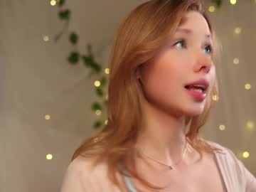 girl
        april_blush cam image #6439837