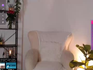 girl
        lucylia_ cam image #6985579