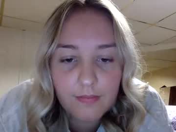 girl
        candy_cloudsx cam image #3977258