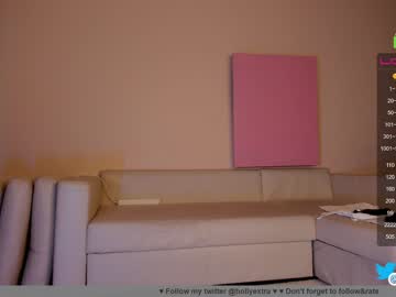 girl
        hollyextra cam image #2193448