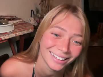 girl
        clairethompsonn cam image #5974343