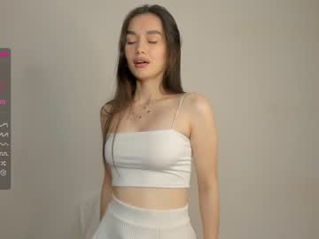 girl
        juliepenningtona cam image #1910302