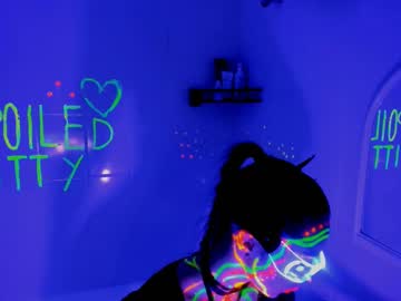 girl
        spoiled_kittty cam image #6514913